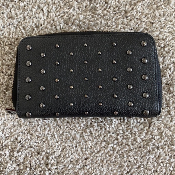 Coach - Picture 2 of 6